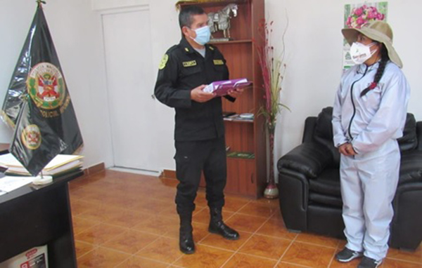 Fundación Suyana entregó dos termómetros digitales al Frente Policial Apurímac 