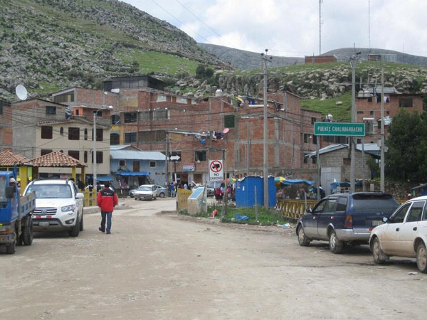 Pobladores amenazan con quemar night club en Challhuahuacho