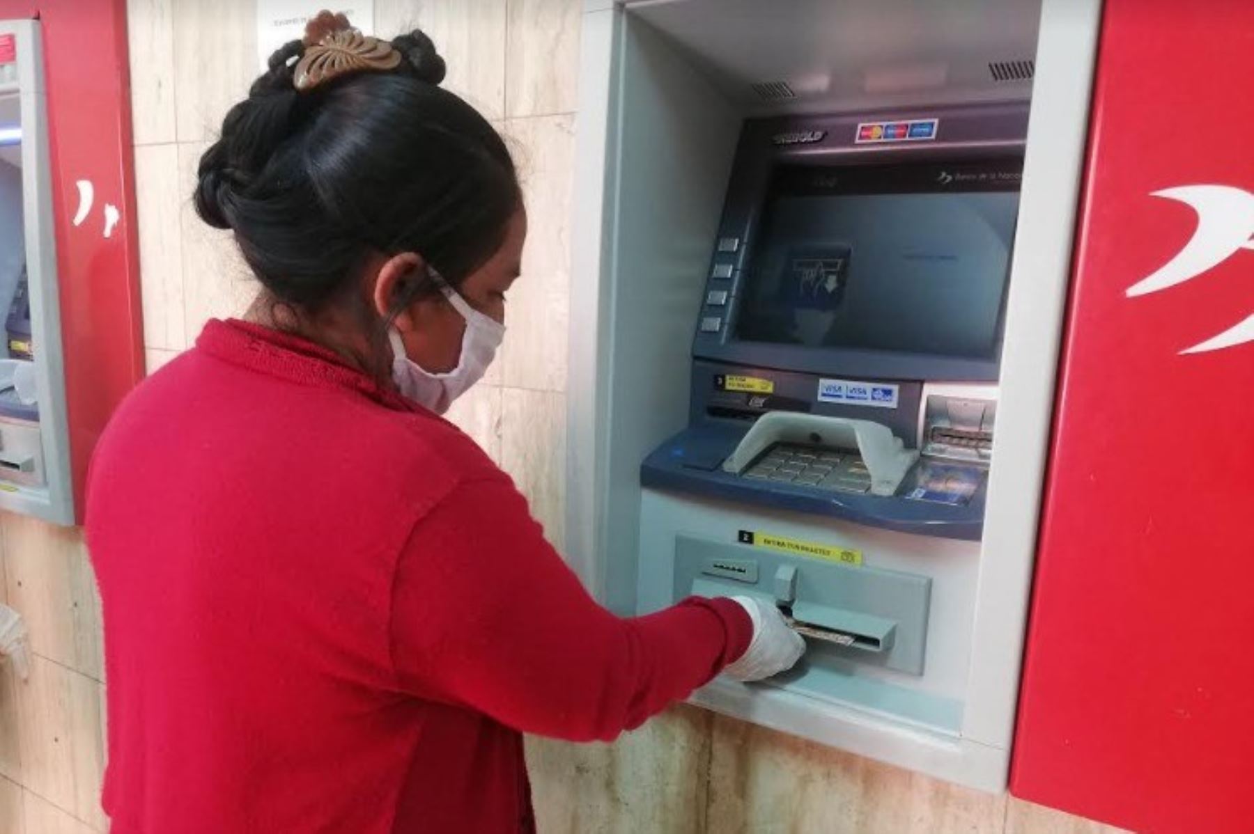 Banco de la Nación extiende vigencia de tarjetas de débito vencidas.