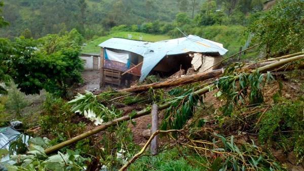 Desborde de río Huisuro deja cuatro viviendas afectadas en Huanipaca