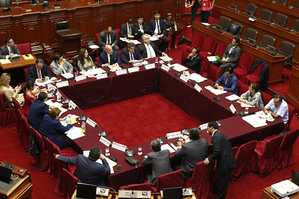 Comisión de Constitución rechaza proyecto del Ejecutivo sobre inmunidad parlamentaria