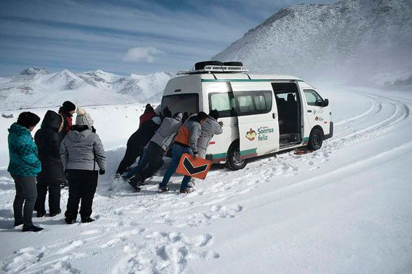 Tacna: Bloqueo de vías y poblados aislados por nevadas en la zona andina