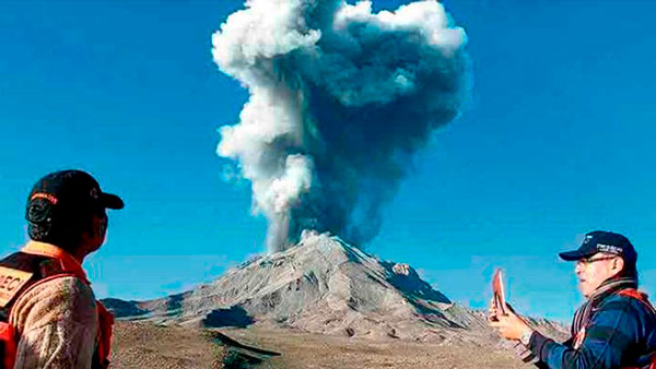 Moquegua: VolcÃ¡n Ticsani registra 14 sismos por dÃ­a