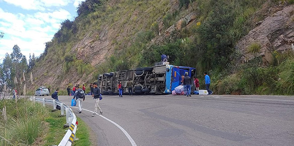 Ayacucho: bus de la empresa Los Chankas se despista en la vía Libertadores