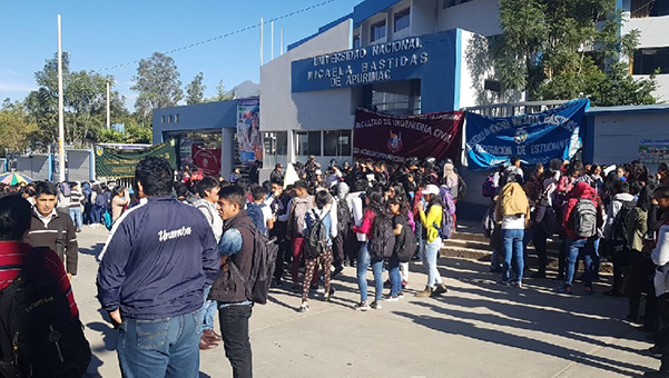 Estudiantes de la UNAMBA marcharon contra rector y rechazan corrupción