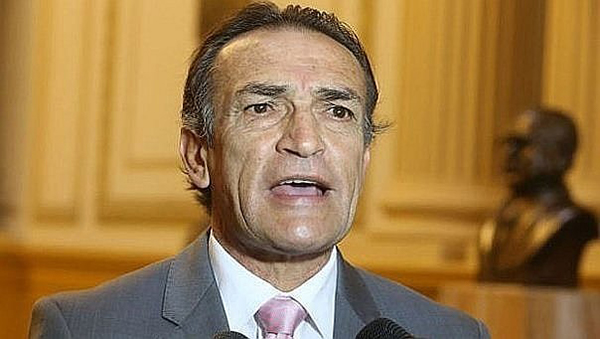 Héctor Becerril anuncia que se retira de la política 
