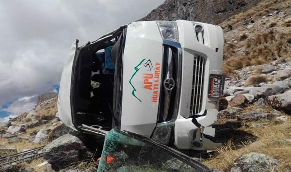 Camioneta rural vuelca con pasajeros en sector de Pampaccahuana 