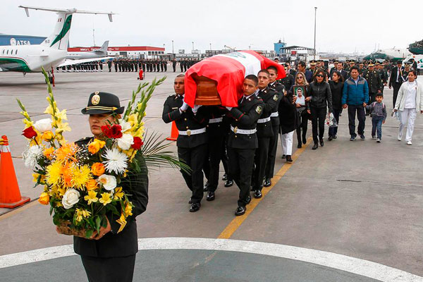 Madre de Dios: Cuerpo de policía asesinado fue trasladado a Lima 
