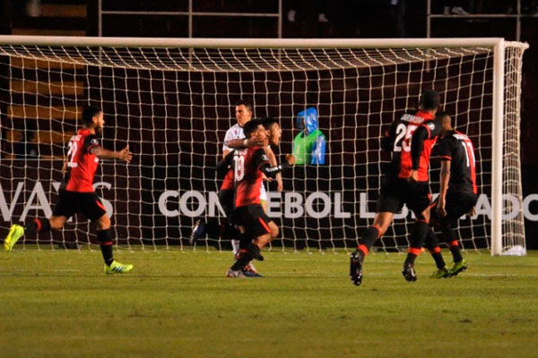 Melgar venció 2-0 a Caracas FC y buscará pase a la fase de grupos de Copa Libertadores