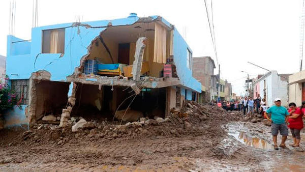 Once muertos y cientos de casas afectadas por las intensas lluvias y huaicos 