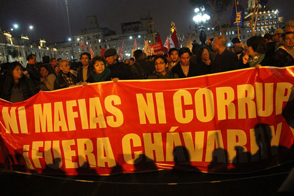 Ciudadanos marchan exigiendo la salida del fiscal Pedro Chávarry del Ministerio Público 