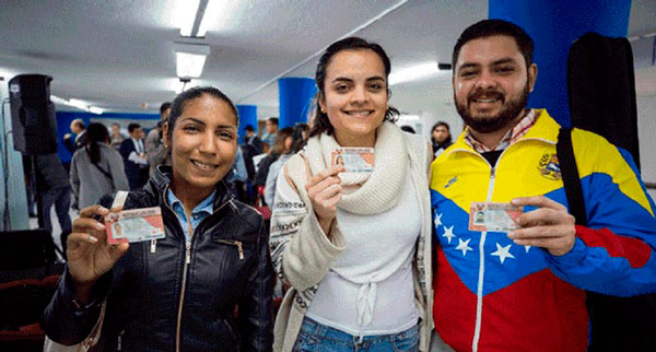 Tacna: Reconocen títulos a 1500 maestros venezolanos