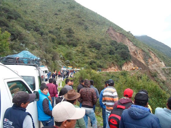 Vía Lambrama – Chuquibambilla bloqueada por derrumbe en Ccelloccacca 