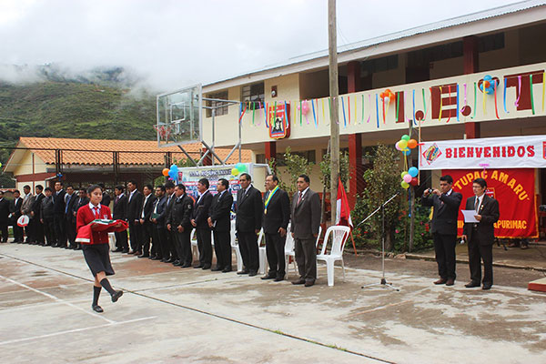 Alcalde de la municipalidad provincial de chincheros participa en ceremonia de buen inicio del año escolar de I.E. Tupac Amaru de chincheros.