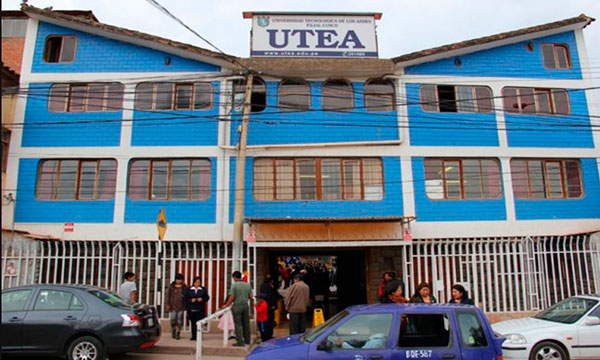 Estudiantes de la UTEA filial Cusco toman sede institucional.