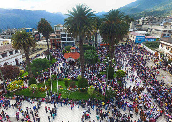 Con un jolgorio inigualable se iniciÃ³ el carnaval mÃ¡s alegre del PerÃº