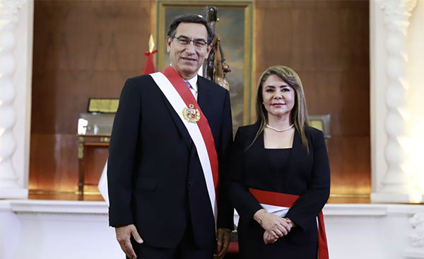 Presidente Vizcarra tomó juramento a María Elizabeth Hinostroza como ministra de Salud