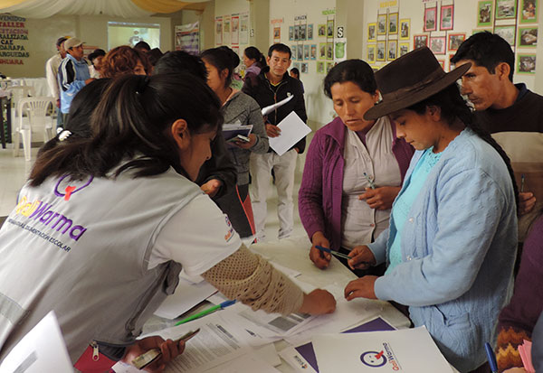 Qali Warma capacita a miembros de comités  de alimentación escolar de Apurímac en quechua.