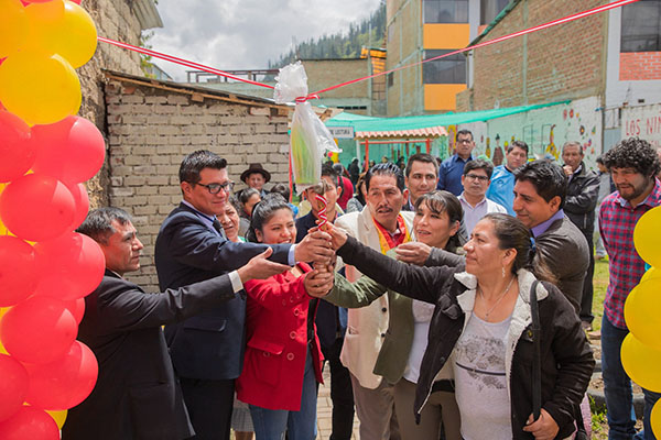 Alcalde Abel Gutiérrez inaugura el parque Infantil Sisichakuna del Chumbao.