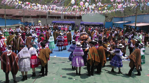 Festividad de Comadres desbordó alegría en calles abanquinas