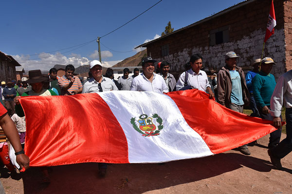 Gobernador Regional inicia obra En Andarapa y dialoga con autoridades y población en Andahuaylas