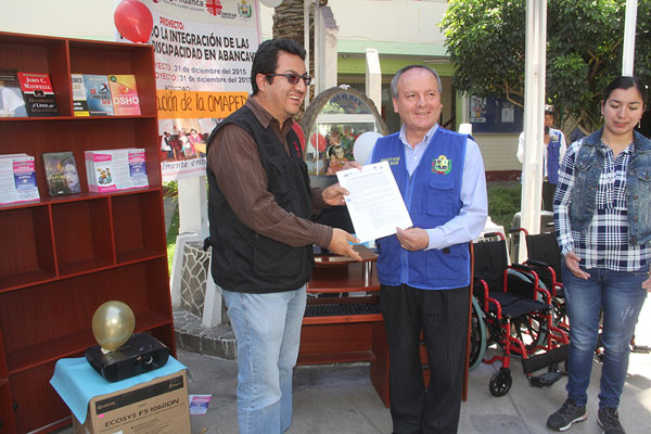 Caritas Abancay dono equipos a municipio para atención a las personas con discapacidad 