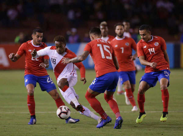 Perú culmina el año con una derrota de 3-2 ante Costa Rica en Arequipa