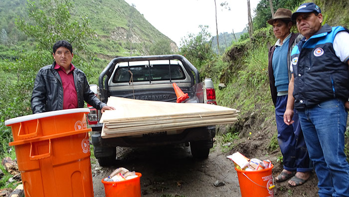 Damnificados de la localidad de Yaurecca-Chalhuani distrito de Pichirhua, son atendidos con ayuda humanitaria.