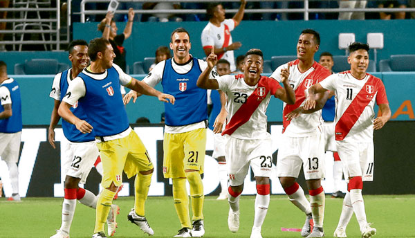 Perú venció 3-0 a Chile en amistoso jugado en Miami