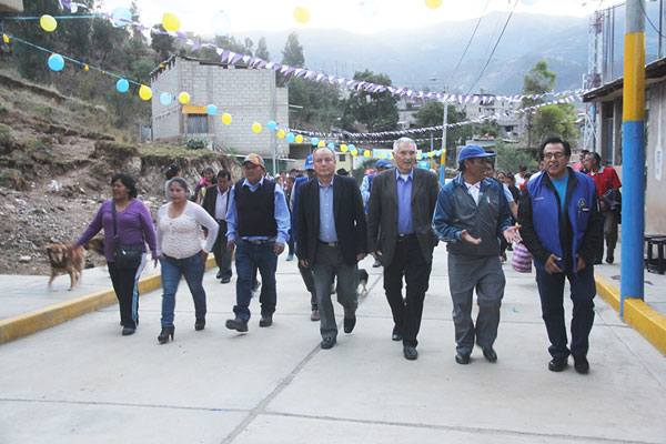 Municipalidad de Abancay inauguro pistas y veredas de la Av. 04 de Noviembre