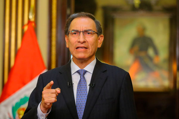 Presidente Vizcarra rechaza remoción de fiscales y adelanta su regreso al país