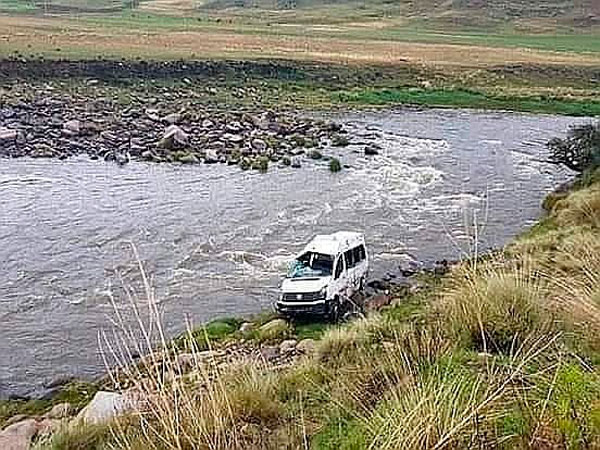 Arequipa: Buzos de la Marina de Guerra ayudaran en rescate en el río Velille