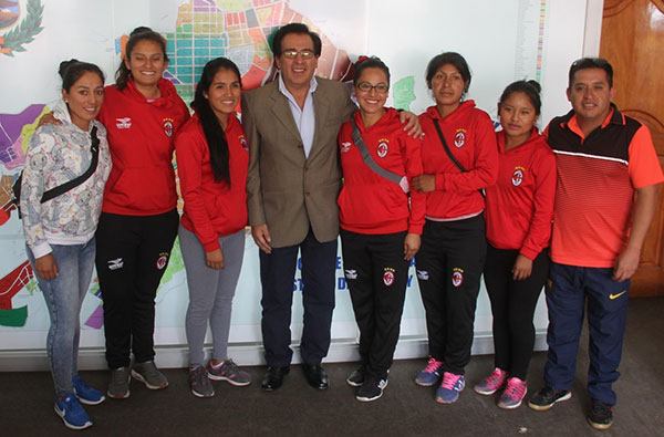 Municipalidad de Abancay apoya a equipo de futbol de damas que participara en Campeonato Nacional