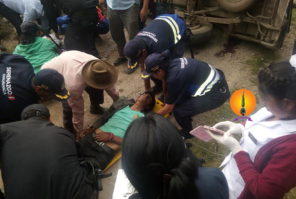 Chalhuanca: Un muerto y cinco heridos deja volcadura de camioneta.