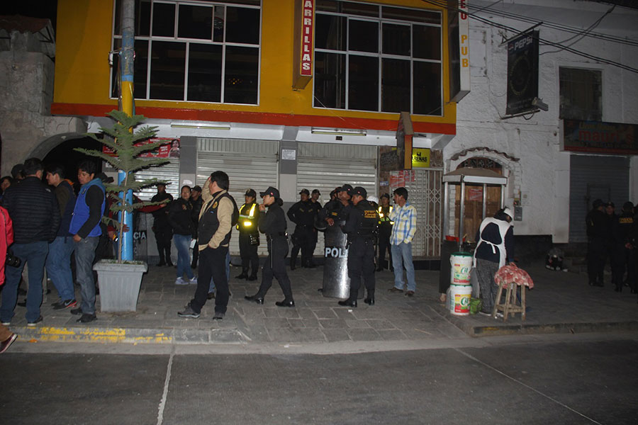 Abancay: Autoridades clausuraron locales nocturnos de la Av. Arenas, ElÃ­as y pasaje Valdivia.