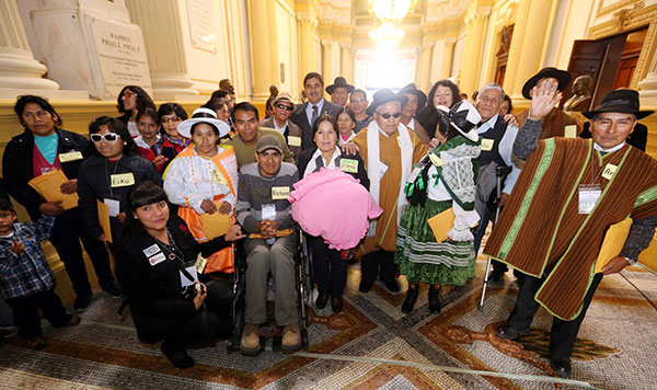 Comitiva de personas con discapacidad de Apurímac fueron recibidas en el Congreso de la República.