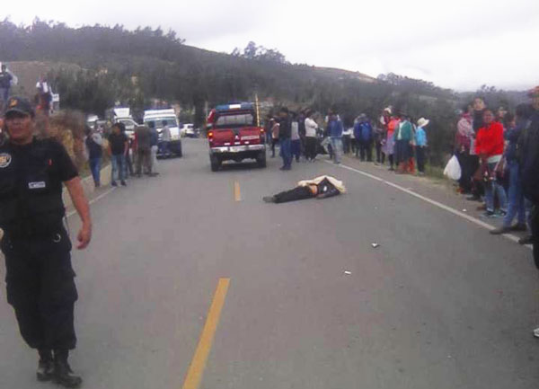Un muerto deja choque de camioneta con moto lineal en la vía Andahuaylas Abancay.