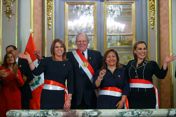 Choquehuanca y Molinelli juraron como nuevas ministras de la Mujer y del Midis.