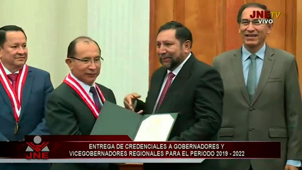 Baltazar Lantaron Nuñes recibió credencial del Jurado Nacional de Elecciones.