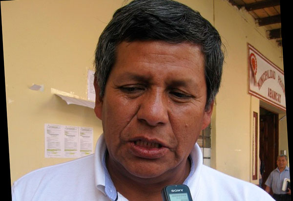 Michael Martínez evalúa participar con partido nacional 