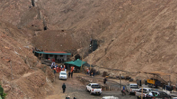 Continúan los trabajos de rescate de los seis mineros en Arequipa
