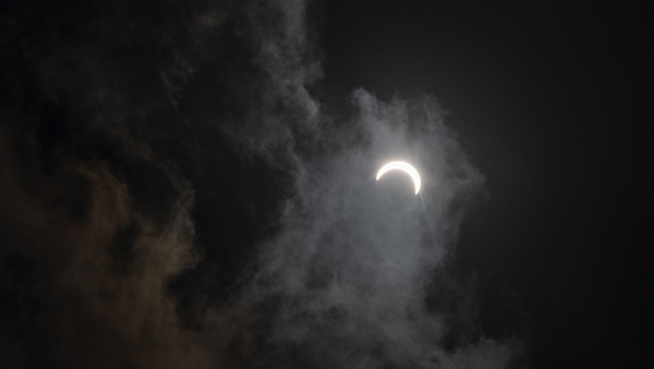 Astronauta de la NASA capta la sorprendente sombra de un eclipse solar desde la EEI