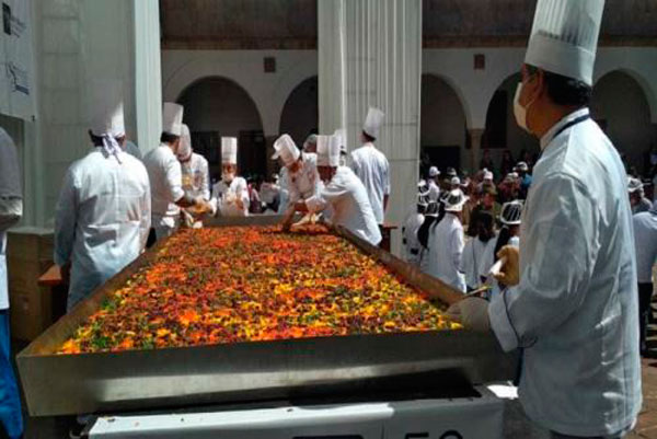 Cusco: Se preparÃ³ la causa rellena mÃ¡s grande del mundo 