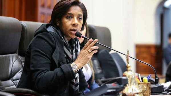 Congresista Leyla ChihuÃ¡n dijo que su sueldo de S/ 15,600 â€œno le alcanzaâ€