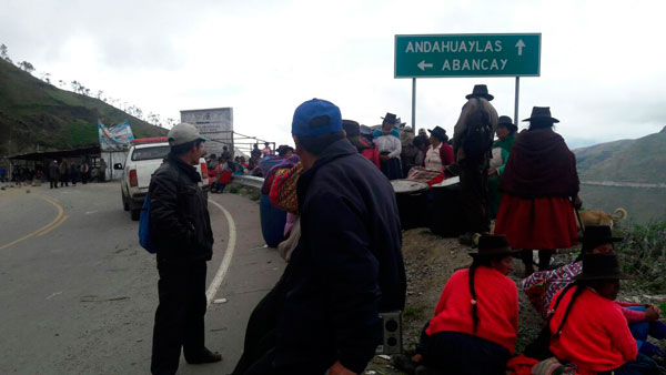 Quinto día: Pobladores de Kishuará mantienen bloqueada la vía hacía Andahuaylas  