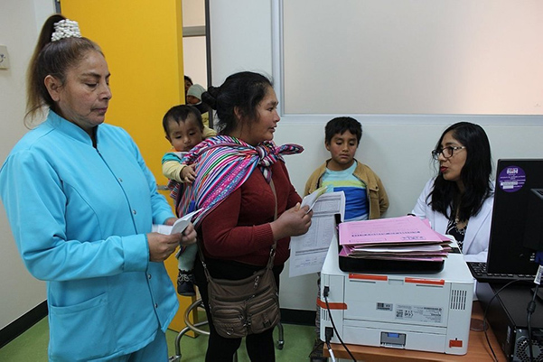 Ayacucho: nuevo hospital iniciÃ³ funcionamiento en medio de confusiÃ³n y reclamos