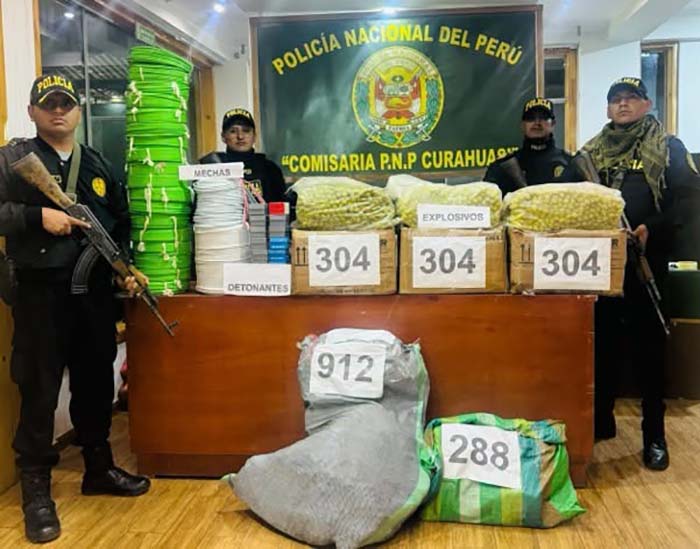 Policía halla más de 3 mil cartuchos de dinamita en campamentos mineros en Curahuasi 