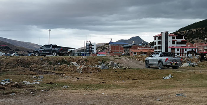 Trasladan a familia quemada por explosión de balón gas en camionetas alquiladas al Cusco 