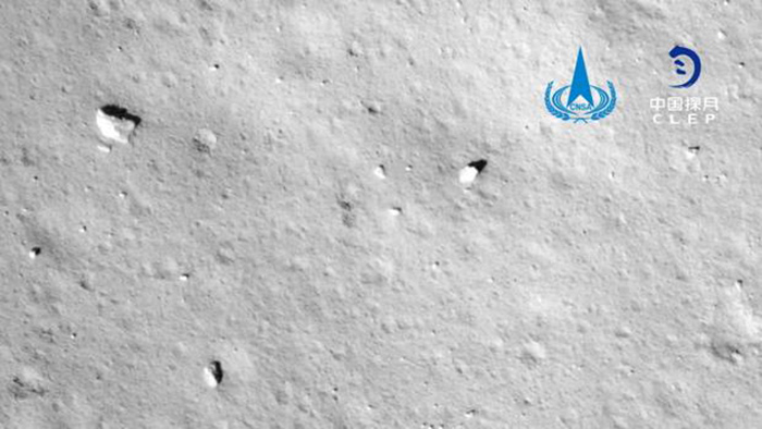 China logra recoger rocas tres horas después de posarse en la Luna