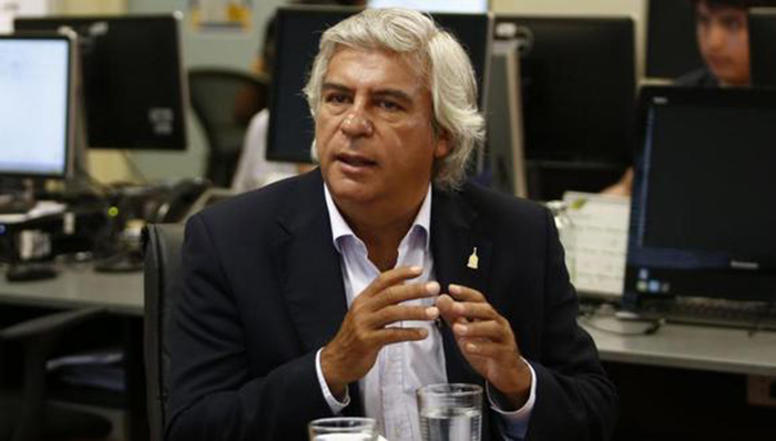 Fernando Olivera inscribe al Frente Esperanza en el JNE para las elecciones del 2021